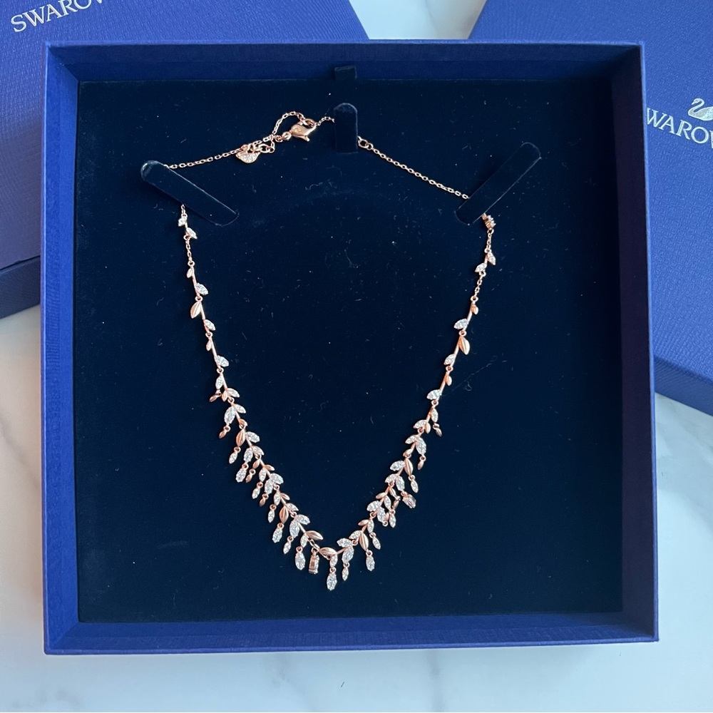 Beautiful Swarovski Rose Gold Necklace - Picture 2 of 6